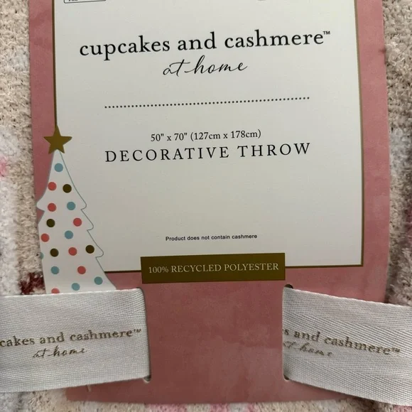 NWT Cupcakes and Cashmere Pink White Viral Snowman Throw Christmas - Picture 7 of 8
